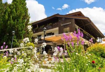 Le Cro-Bidou has Balcony rooms