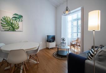 Sagasta 1750 Apartment - Cadiz city center allows 18 year olds to book a room