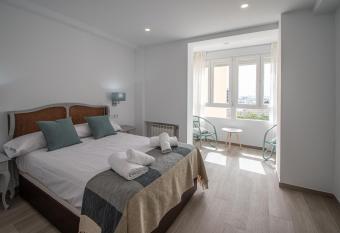 Nuevo Mirandilla Apartment - Cadiz Beach allows 18 year olds to book a room