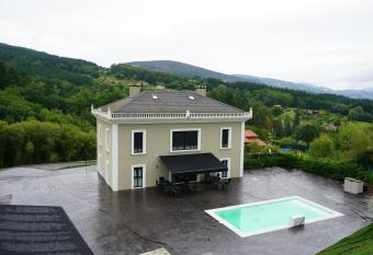 Rural Palace has Balcony rooms