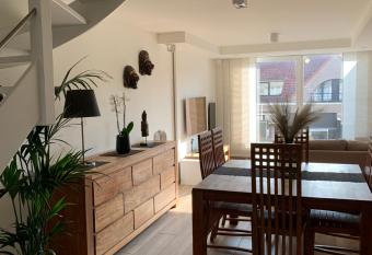 Ozzy    s Place allows 18 year olds to book a room