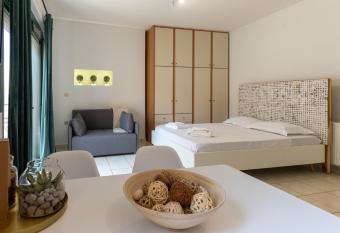 Casa Isabella allows 18 year olds to book a room