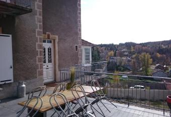 CHEZ TANTE SOLY has Balcony rooms
