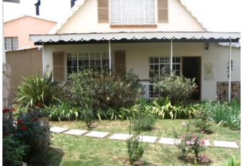 Dullstroom Artist Cottages has Balcony rooms