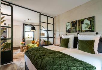 Turm-Haus Apartment 1 allows 18 year olds to book a room