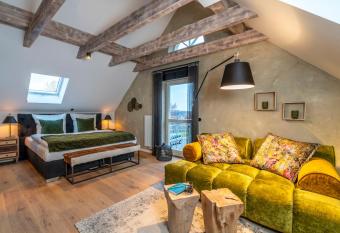 Turm-Haus Apartment 3 allows 18 year olds to book a room