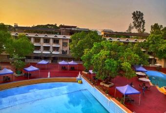 Aron Resort Lonavala - Near Old Mumbai Pune Highway allows 18 year olds to book a room