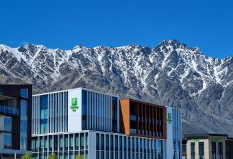 Holiday Inn Queenstown Remarkables Park has Balcony rooms