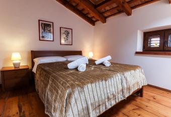 Antique Apartments Vrsar has Balcony rooms