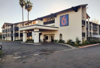 Studio 6 Ontario Ca Convention Center Airport allows 18 year olds to book a room