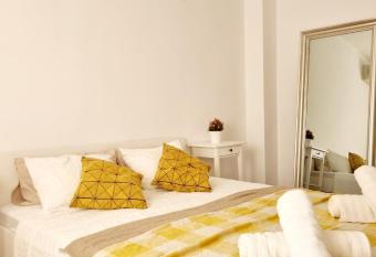 Virgen del Losar 89 has Balcony rooms