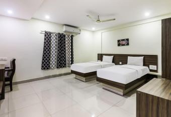 Capital O Hotel Thilothama Grand allows 18 year olds to book a room