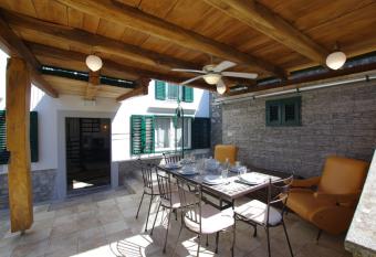 Villa Malena has Balcony rooms