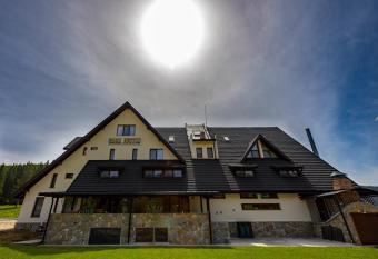 Casa Iustin allows 18 year olds to book a room