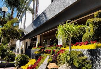 Hotel Las Pergolas allows 18 year olds to book a room