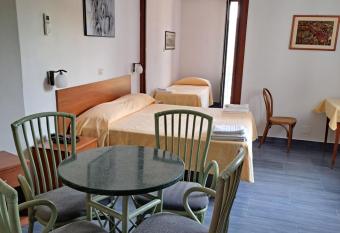 Hotel San Carlo Massa allows 18 year olds to book a room