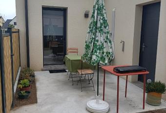 Proche GR34 , Studio  allows 18 year olds to book a room