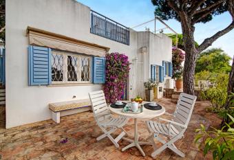 Villa Apple has Balcony rooms