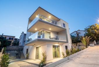 Villa Apartments Lela has Balcony rooms