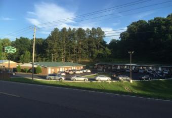 Pinetree Inn has Smoking rooms