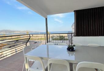 Bahia I, primera l  nia amb vistes espectaculars has Balcony rooms