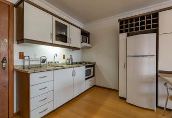 Rosa Apartamento Mirante Da Colina 313 allows 18 year olds to book a room