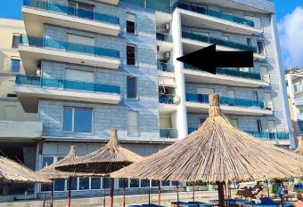 Seaview Luxury Apartment has rooms with a private hot tub