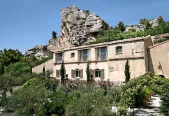 Baumani  re - Les Baux de Provence has Balcony rooms