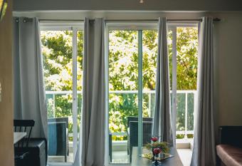 ARMONIA 408 APARTMENT IN GAZCUE allows 18 year olds to book a room