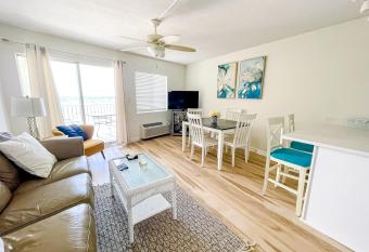 Perdido Skye has Balcony rooms