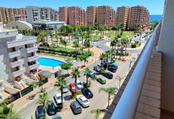 ACV - Valparaiso - 2   Linea Planta 6 Norte 2 allows 18 year olds to book a room