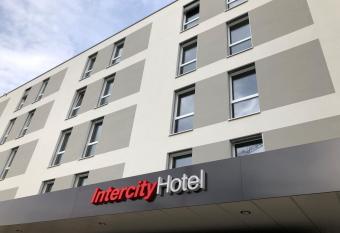 IntercityHotel Z  rich Airport allows 18 year olds to book a room