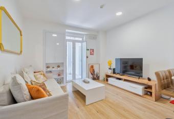 Garrett Terrace has Balcony rooms