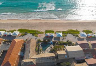 Pousada La Plage Per   allows 18 year olds to book a room