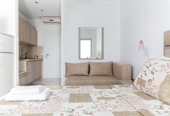 Valiant Sea has Balcony rooms