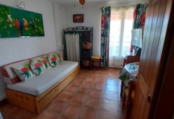 T2-CLIM-WIFI-GARAGE 2,30 x 4,95    LA FAVIERE allows 18 year olds to book a room