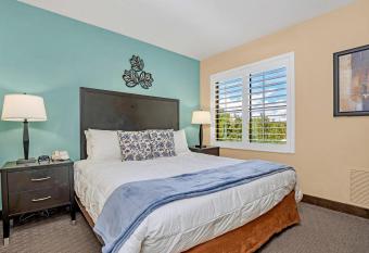 Near Disney - 1 Bed King Suite - Pool and Hot Tub allows 18 year olds to book a room