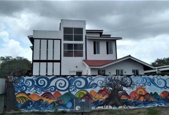 CASA VACACIONAL DE PLAYA allows 18 year olds to book a room