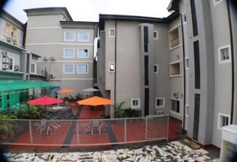 Room in Lodge - All Seasons Hotel - Superior Double has rooms with a private hot tub