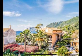 Lemon tree APARTMENT has Balcony rooms