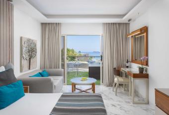 Atlantica Bay - Adults Only allows 18 year olds to book a room