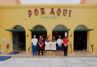 Por Aqui Stay & Dine has Balcony rooms