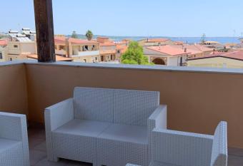 LE CASTELLA BEACH S.F.2 has Balcony rooms
