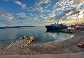 Apartments Petar btw. Split and Omi   has Balcony rooms