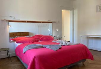 Charmant 2 pi  ces avec parking priv   allows 18 year olds to book a room