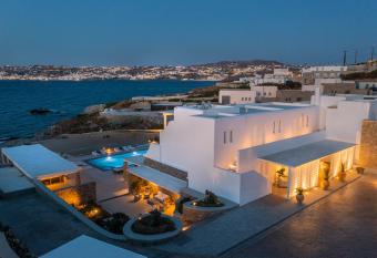 White Serenity Villa has Balcony rooms