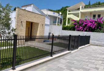 Villa Cellesina allows 18 year olds to book a room