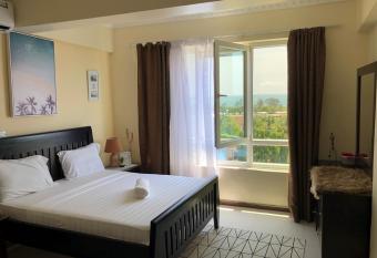 The Penthouse oysterbay has Balcony rooms