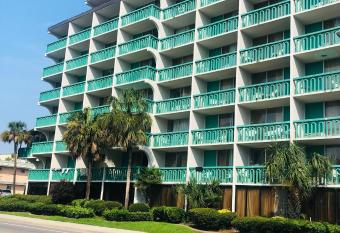 Quail Inn and Suites - Myrtle Beach allows 18 year olds to book a room