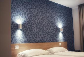 Lumarooms B&B has Balcony rooms